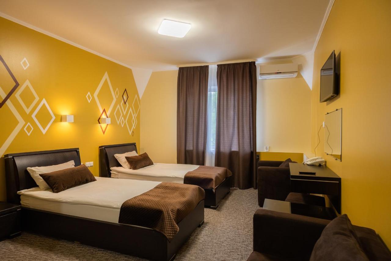 Rhombus Hotel Łuck Zewnętrze zdjęcie