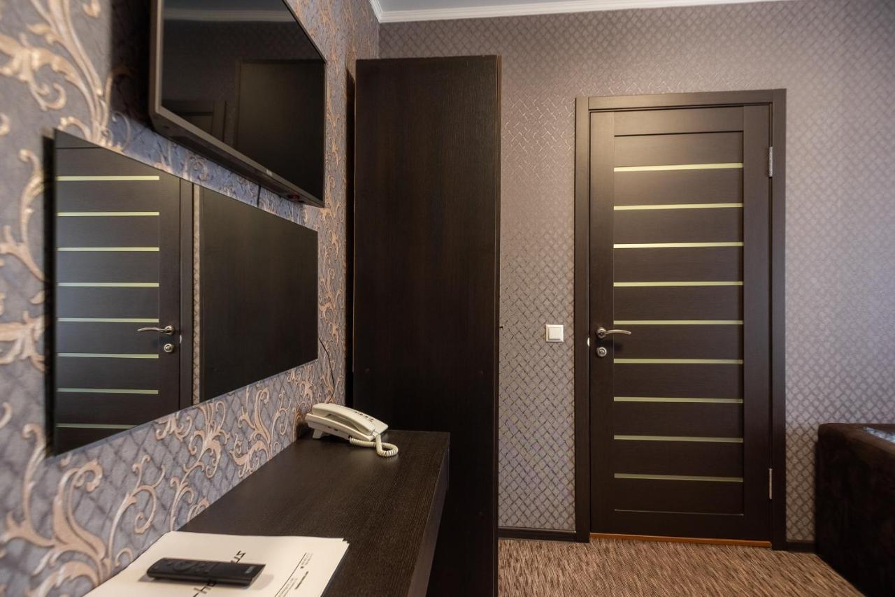 Rhombus Hotel Łuck Zewnętrze zdjęcie