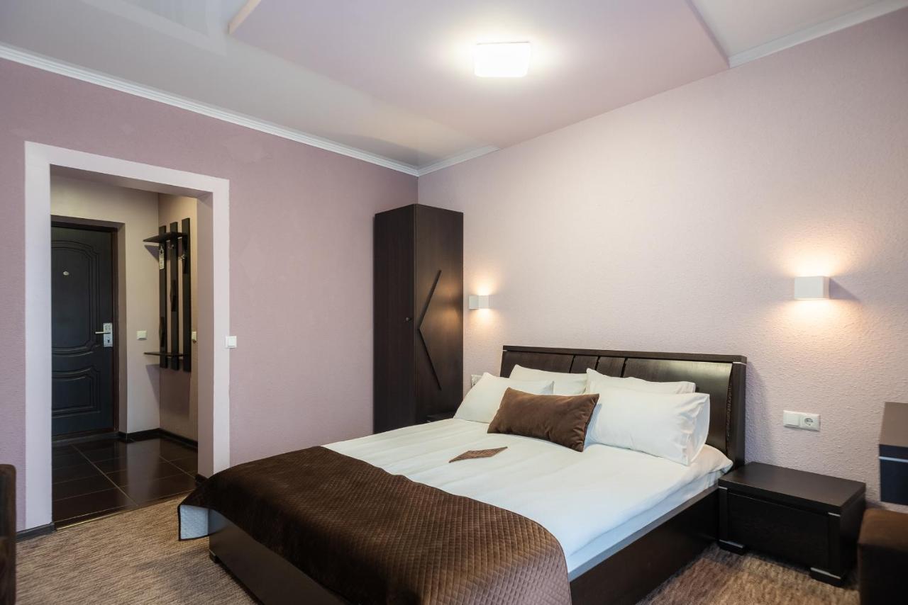 Rhombus Hotel Łuck Zewnętrze zdjęcie