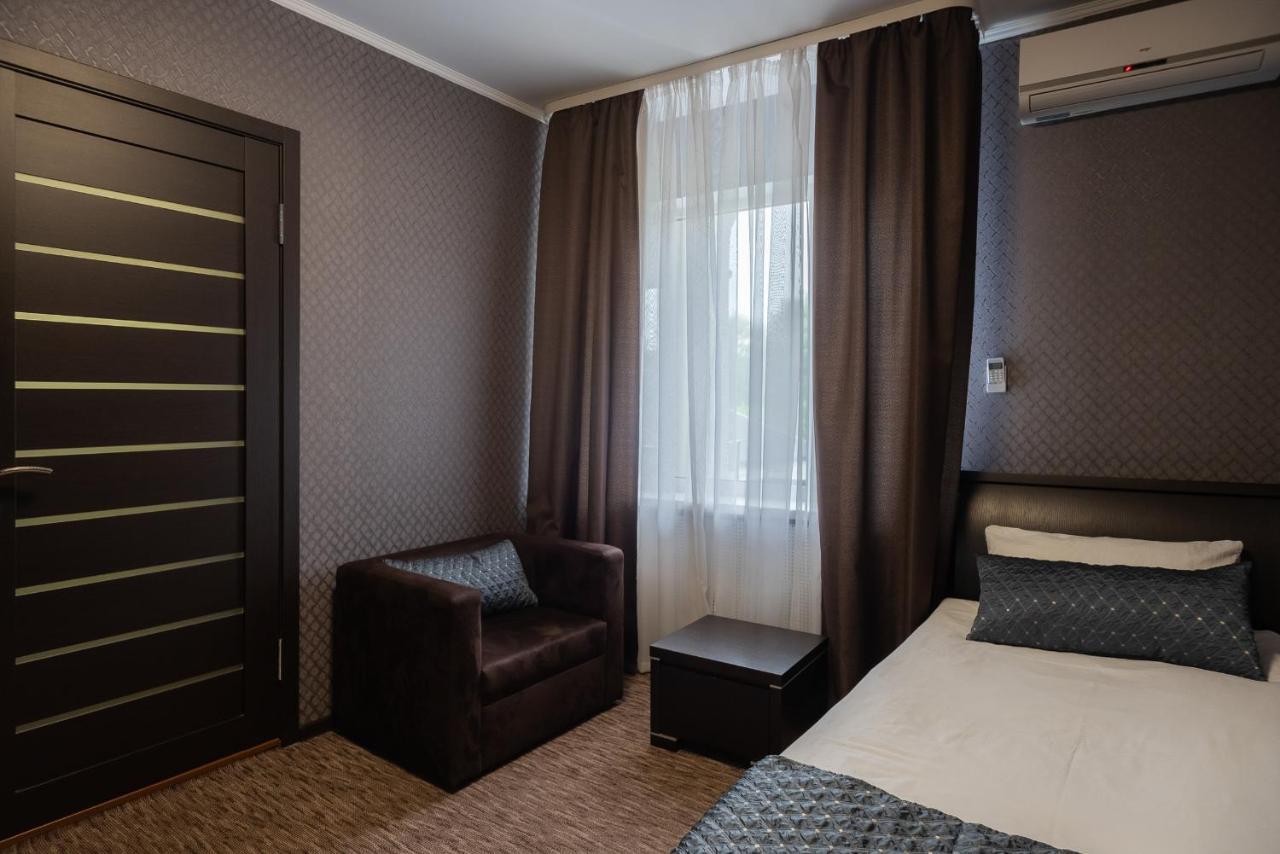 Rhombus Hotel Łuck Zewnętrze zdjęcie