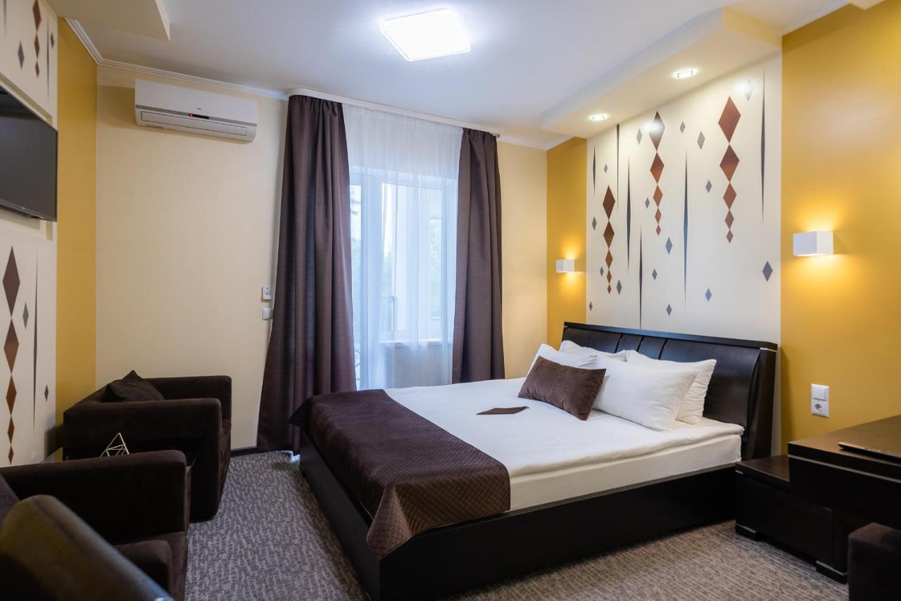 Rhombus Hotel Łuck Zewnętrze zdjęcie
