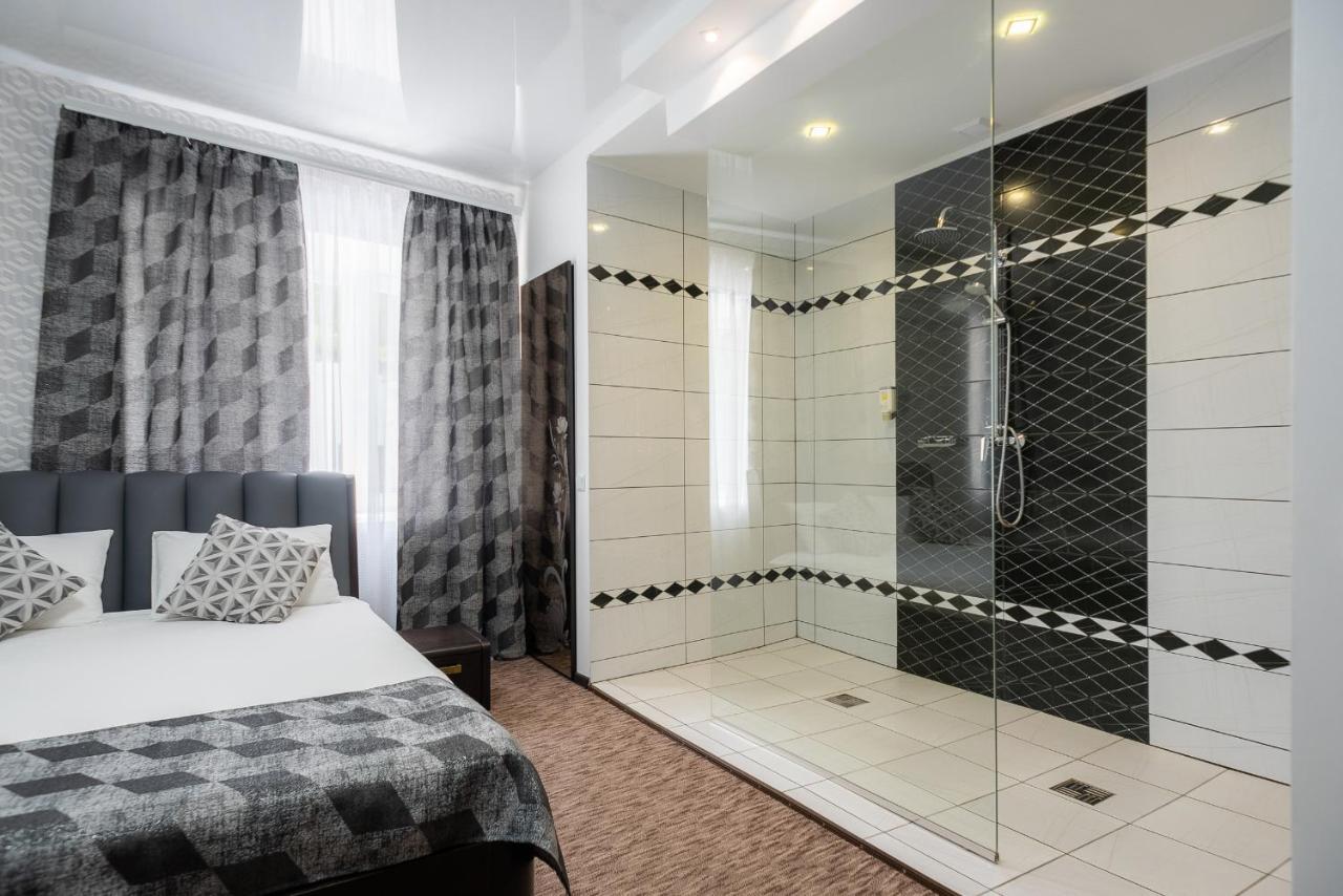 Rhombus Hotel Łuck Zewnętrze zdjęcie