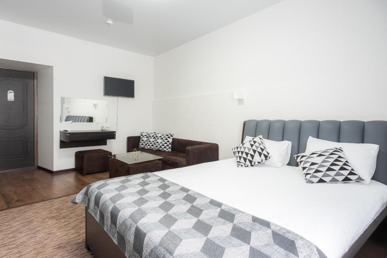 Rhombus Hotel Łuck Zewnętrze zdjęcie