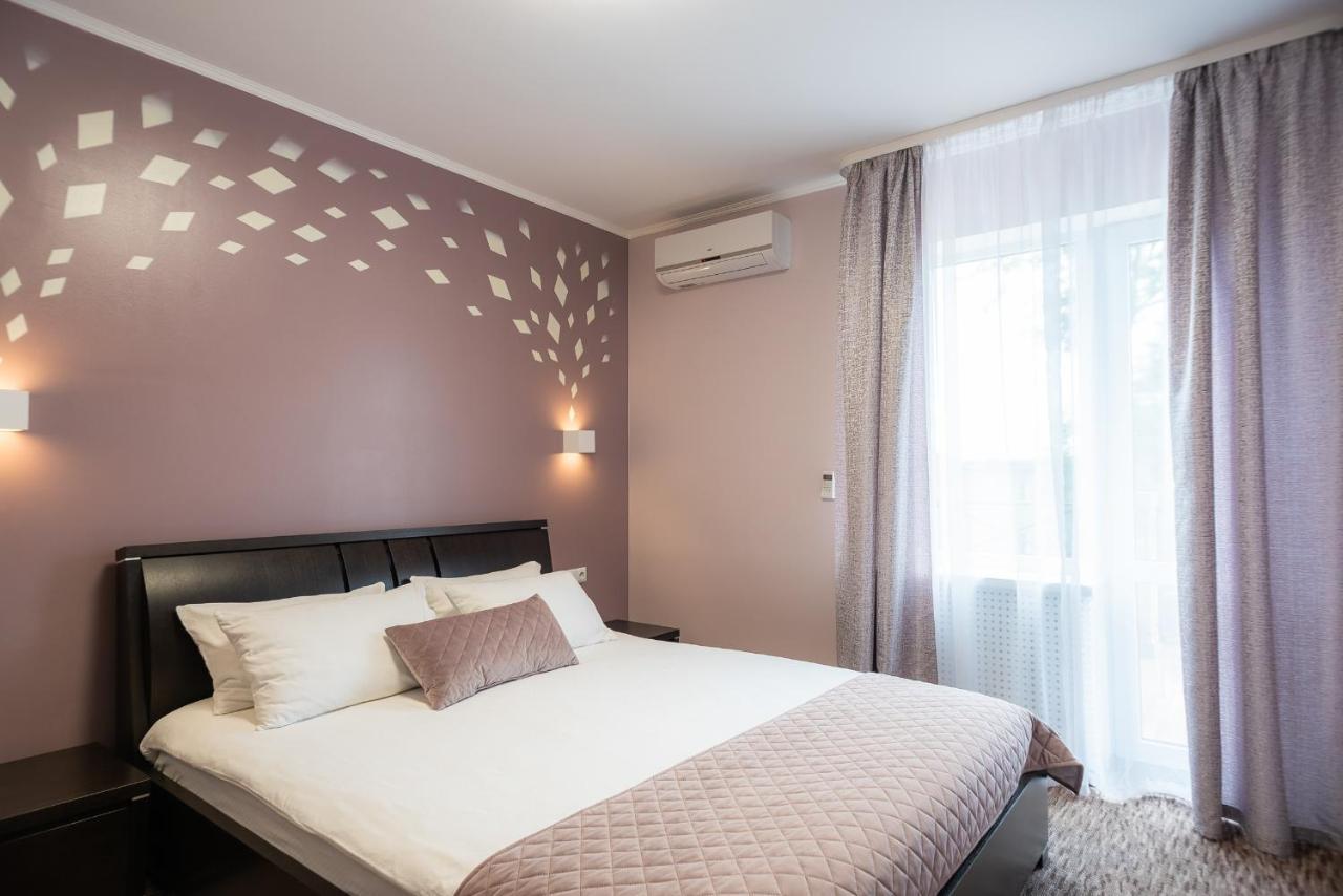 Rhombus Hotel Łuck Zewnętrze zdjęcie
