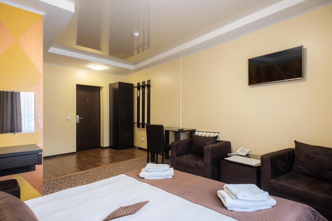 Rhombus Hotel Łuck Zewnętrze zdjęcie