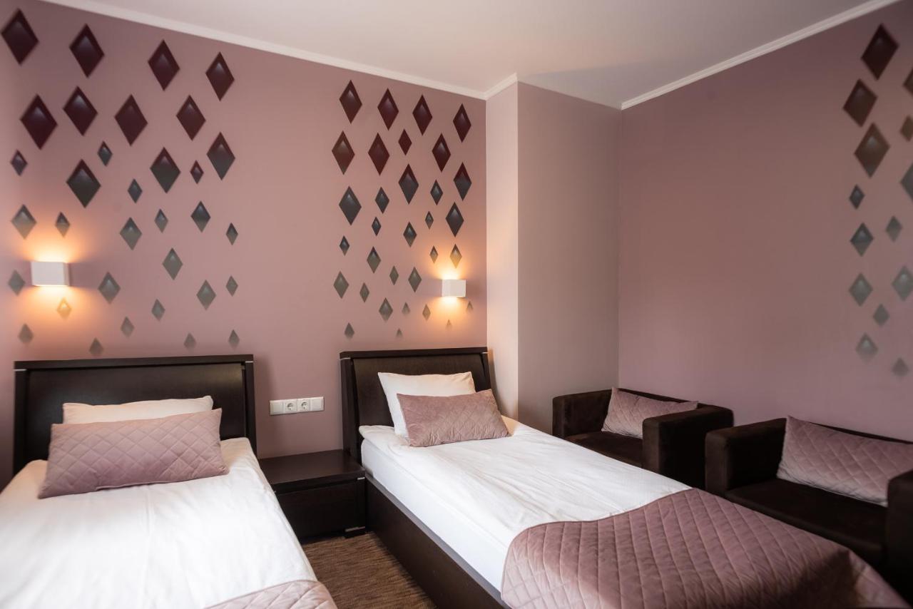 Rhombus Hotel Łuck Zewnętrze zdjęcie