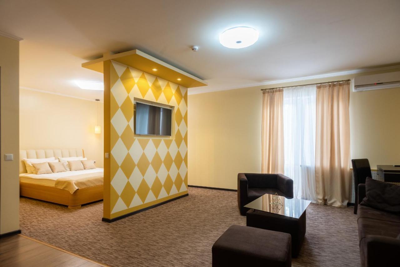 Rhombus Hotel Łuck Zewnętrze zdjęcie
