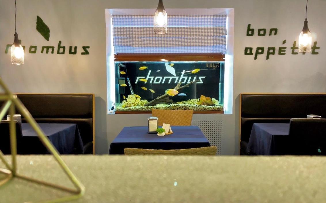 Rhombus Hotel Łuck Zewnętrze zdjęcie